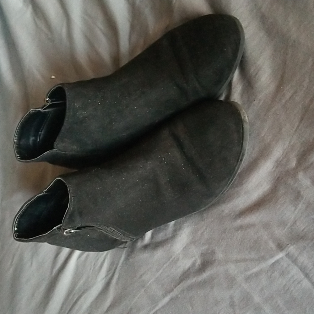 Girls size 3 short black boots